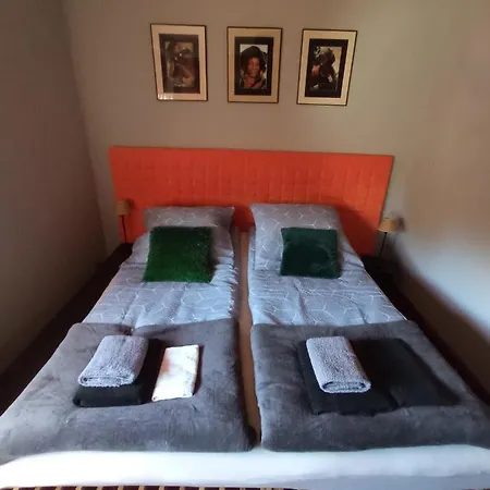 Niewielki Pokój Jedno Lub Dwuosobowy W Dużym Mieszkaniu W Wrzeszcz Ul Smoluchowskiego Koło Akademii Medycznej - Cooliving Habitación en casa particular