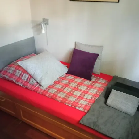Niewielki Pokój Jedno Lub Dwuosobowy W Dużym Mieszkaniu W Wrzeszcz Ul Smoluchowskiego Koło Akademii Medycznej - Cooliving *