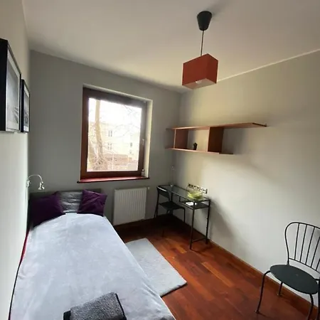 Séjour chez l'habitant Niewielki Jedno Lub Dwuosobowy W Duzym Mieszkaniu W Wrzeszcz Ul Smoluchowskiego Kolo Akademii Medycznej - Cooliving *