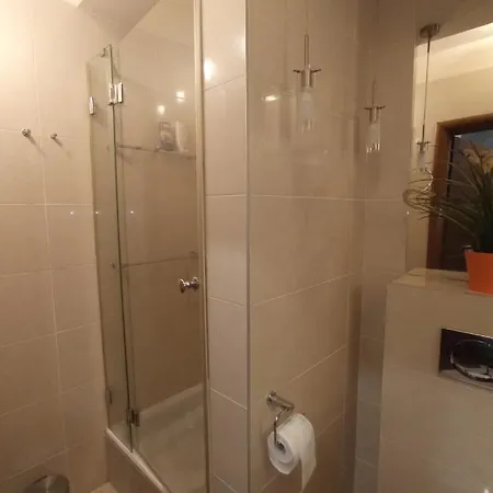 Séjour chez l'habitant Niewielki Jedno Lub Dwuosobowy W Duzym Mieszkaniu W Wrzeszcz Ul Smoluchowskiego Kolo Akademii Medycznej - Cooliving *